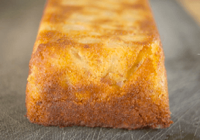 BOLO DE PERAS CARAMELIZADAS E POLENTA DO CHAKALL
